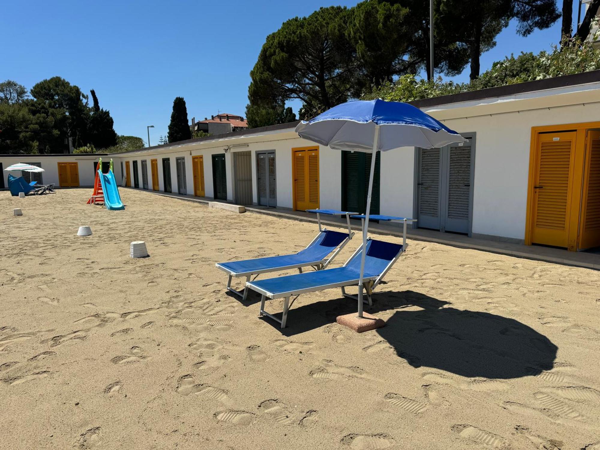 Tirrenia Beach House - Sea Front With Private Beach Sanremo Exterior photo
