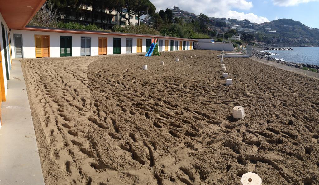 Tirrenia Beach House - Sea Front With Private Beach Sanremo Exterior photo